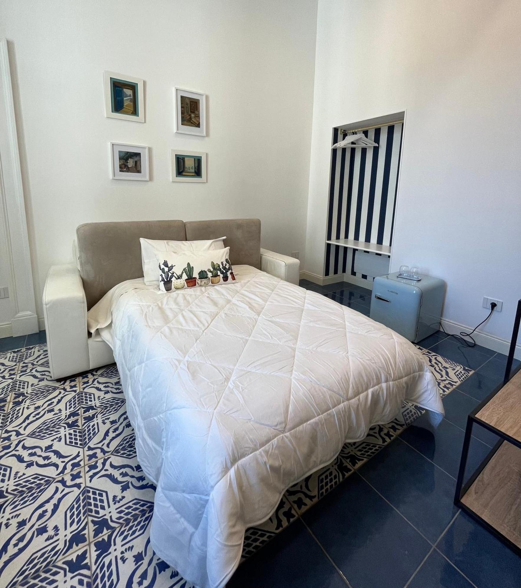 Gramsci 16 Hotel Naples Room photo